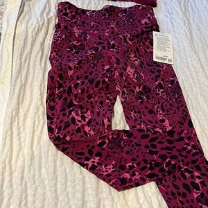 NWT Lululemon 8 Base Pace HR 25”
